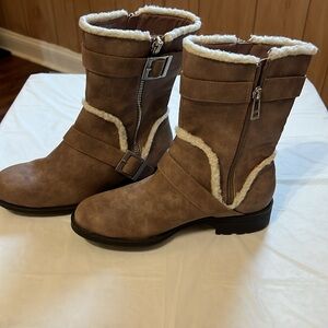 Style Charles by Charles David Taupe Moto Boots Faux Fur Lined Size 7.5‎